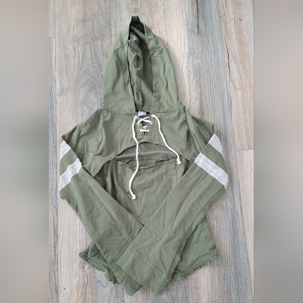 Venus cutout shirt size S